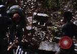 Image les soldats américains à capturé VC complexe tunnel Vietnam, 1968, de la seconde 48 séquences d'archives historiques vidéo 65675052380
