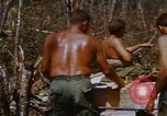Image les soldats américains à capturé VC complexe tunnel Vietnam, 1968, de la seconde 56 séquences d'archives historiques vidéo 65675052380