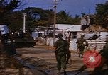 Standbild US-Truppen suchen Viet Cong Saigon Vietnam, 1968, aus Sekunde 5 historischem Filmmaterial Videoclip 65675052381