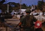 Standbild US-Truppen suchen Viet Cong Saigon Vietnam, 1968, aus Sekunde 6 historischem Filmmaterial Videoclip 65675052381