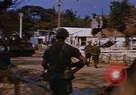 Standbild US-Truppen suchen Viet Cong Saigon Vietnam, 1968, aus Sekunde 8 historischem Filmmaterial Videoclip 65675052381