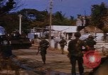 Standbild US-Truppen suchen Viet Cong Saigon Vietnam, 1968, aus Sekunde 12 historischem Filmmaterial Videoclip 65675052381