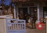 Standbild US-Truppen suchen Viet Cong Saigon Vietnam, 1968, aus Sekunde 17 historischem Filmmaterial Videoclip 65675052381