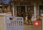 Standbild US-Truppen suchen Viet Cong Saigon Vietnam, 1968, aus Sekunde 18 historischem Filmmaterial Videoclip 65675052381