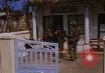 Standbild US-Truppen suchen Viet Cong Saigon Vietnam, 1968, aus Sekunde 19 historischem Filmmaterial Videoclip 65675052381