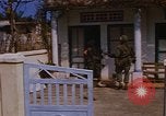 Standbild US-Truppen suchen Viet Cong Saigon Vietnam, 1968, aus Sekunde 21 historischem Filmmaterial Videoclip 65675052381