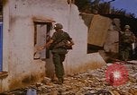 Standbild US-Truppen suchen Viet Cong Saigon Vietnam, 1968, aus Sekunde 25 historischem Filmmaterial Videoclip 65675052381