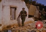 Standbild US-Truppen suchen Viet Cong Saigon Vietnam, 1968, aus Sekunde 26 historischem Filmmaterial Videoclip 65675052381