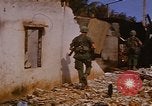 Standbild US-Truppen suchen Viet Cong Saigon Vietnam, 1968, aus Sekunde 27 historischem Filmmaterial Videoclip 65675052381