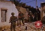 Standbild US-Truppen suchen Viet Cong Saigon Vietnam, 1968, aus Sekunde 32 historischem Filmmaterial Videoclip 65675052381