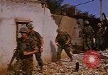 Standbild US-Truppen suchen Viet Cong Saigon Vietnam, 1968, aus Sekunde 35 historischem Filmmaterial Videoclip 65675052381
