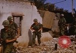 Standbild US-Truppen suchen Viet Cong Saigon Vietnam, 1968, aus Sekunde 36 historischem Filmmaterial Videoclip 65675052381