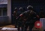 Standbild US-Truppen suchen Viet Cong Saigon Vietnam, 1968, aus Sekunde 49 historischem Filmmaterial Videoclip 65675052381