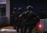 Standbild US-Truppen suchen Viet Cong Saigon Vietnam, 1968, aus Sekunde 51 historischem Filmmaterial Videoclip 65675052381