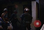 Standbild US-Truppen suchen Viet Cong Saigon Vietnam, 1968, aus Sekunde 60 historischem Filmmaterial Videoclip 65675052381