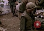 Standbild US-Marines starten Tet-Offensive in Hue Hue Vietnam, 1968, aus Sekunde 10 historischem Filmmaterial Videoclip 65675052395