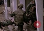 Standbild US-Marines starten Tet-Offensive in Hue Hue Vietnam, 1968, aus Sekunde 12 historischem Filmmaterial Videoclip 65675052395