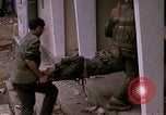 Standbild US-Marines starten Tet-Offensive in Hue Hue Vietnam, 1968, aus Sekunde 14 historischem Filmmaterial Videoclip 65675052395