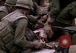 Standbild US-Marines starten Tet-Offensive in Hue Hue Vietnam, 1968, aus Sekunde 20 historischem Filmmaterial Videoclip 65675052395
