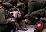 Standbild US-Marines starten Tet-Offensive in Hue Hue Vietnam, 1968, aus Sekunde 22 historischem Filmmaterial Videoclip 65675052395