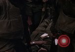 Standbild US-Marines starten Tet-Offensive in Hue Hue Vietnam, 1968, aus Sekunde 40 historischem Filmmaterial Videoclip 65675052395