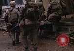 Standbild US-Marines starten Tet-Offensive in Hue Hue Vietnam, 1968, aus Sekunde 52 historischem Filmmaterial Videoclip 65675052395