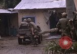 Standbild US-Marines starten Tet-Offensive in Hue Hue Vietnam, 1968, aus Sekunde 53 historischem Filmmaterial Videoclip 65675052395