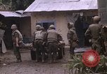 Standbild US-Marines starten Tet-Offensive in Hue Hue Vietnam, 1968, aus Sekunde 57 historischem Filmmaterial Videoclip 65675052395