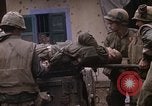 Standbild US-Marines starten Tet-Offensive in Hue Hue Vietnam, 1968, aus Sekunde 60 historischem Filmmaterial Videoclip 65675052395