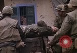 Standbild US-Marines starten Tet-Offensive in Hue Hue Vietnam, 1968, aus Sekunde 62 historischem Filmmaterial Videoclip 65675052395