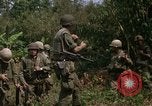 Standbild H Firma 2nd Battalion 5th Marines 1 Division Hue Vietnam, 1968, aus Sekunde 14 historischem Filmmaterial Videoclip 65675052402