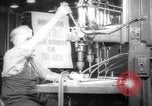 Image Les travailleurs de la production de guerre à l'usine d'avion Long Beach California USA, 1942, de la seconde 1 séquences d'archives historiques vidéo 65675052407