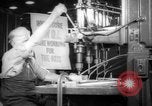 Image Les travailleurs de la production de guerre à l'usine d'avion Long Beach California USA, 1942, de la seconde 3 séquences d'archives historiques vidéo 65675052407