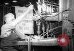 Image Les travailleurs de la production de guerre à l'usine d'avion Long Beach California USA, 1942, de la seconde 4 séquences d'archives historiques vidéo 65675052407