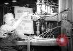 Image Les travailleurs de la production de guerre à l'usine d'avion Long Beach California USA, 1942, de la seconde 5 séquences d'archives historiques vidéo 65675052407