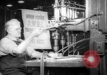 Image Les travailleurs de la production de guerre à l'usine d'avion Long Beach California USA, 1942, de la seconde 6 séquences d'archives historiques vidéo 65675052407