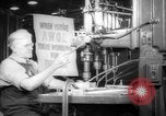 Image Les travailleurs de la production de guerre à l'usine d'avion Long Beach California USA, 1942, de la seconde 9 séquences d'archives historiques vidéo 65675052407