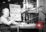 Image Les travailleurs de la production de guerre à l'usine d'avion Long Beach California USA, 1942, de la seconde 10 séquences d'archives historiques vidéo 65675052407