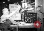 Image Les travailleurs de la production de guerre à l'usine d'avion Long Beach California USA, 1942, de la seconde 13 séquences d'archives historiques vidéo 65675052407