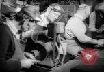 Image Les travailleurs de la production de guerre à l'usine d'avion Long Beach California USA, 1942, de la seconde 15 séquences d'archives historiques vidéo 65675052407