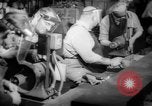 Image Les travailleurs de la production de guerre à l'usine d'avion Long Beach California USA, 1942, de la seconde 17 séquences d'archives historiques vidéo 65675052407