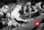 Image Les travailleurs de la production de guerre à l'usine d'avion Long Beach California USA, 1942, de la seconde 19 séquences d'archives historiques vidéo 65675052407