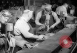 Image Les travailleurs de la production de guerre à l'usine d'avion Long Beach California USA, 1942, de la seconde 20 séquences d'archives historiques vidéo 65675052407