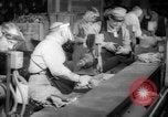 Image Les travailleurs de la production de guerre à l'usine d'avion Long Beach California USA, 1942, de la seconde 24 séquences d'archives historiques vidéo 65675052407