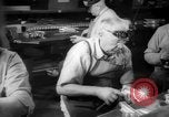 Image Les travailleurs de la production de guerre à l'usine d'avion Long Beach California USA, 1942, de la seconde 35 séquences d'archives historiques vidéo 65675052407