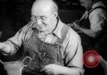 Image Les travailleurs de la production de guerre à l'usine d'avion Long Beach California USA, 1942, de la seconde 59 séquences d'archives historiques vidéo 65675052407