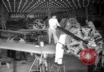 Standbild Arbeitnehmer El Segundo California USA, 1942, aus Sekunde 3 historischem Filmmaterial Videoclip 65675052409