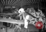 Standbild Arbeitnehmer El Segundo California USA, 1942, aus Sekunde 6 historischem Filmmaterial Videoclip 65675052409