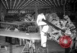 Standbild Arbeitnehmer El Segundo California USA, 1942, aus Sekunde 7 historischem Filmmaterial Videoclip 65675052409