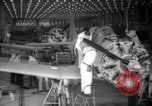 Standbild Arbeitnehmer El Segundo California USA, 1942, aus Sekunde 8 historischem Filmmaterial Videoclip 65675052409